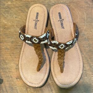 Minnetonka Women's Tan and White Beaded Sandals